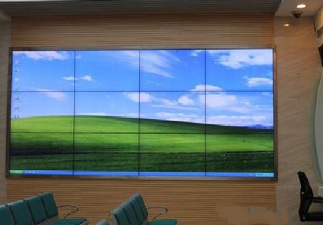 新田液晶拼接屏的另类用法。